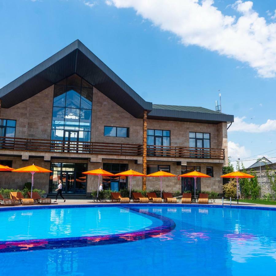 Hotel Alpen Park Šymkent Exteriér fotografie