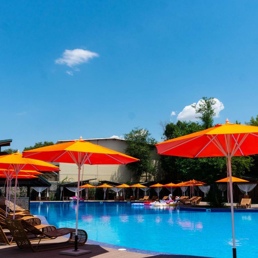 Hotel Alpen Park Šymkent Exteriér fotografie