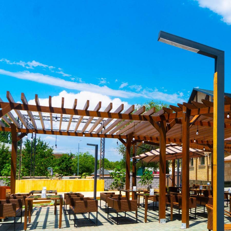 Hotel Alpen Park Šymkent Exteriér fotografie
