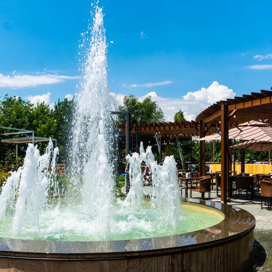 Hotel Alpen Park Šymkent Exteriér fotografie